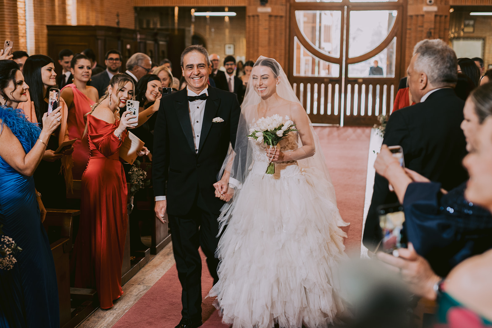 novia llegando a la Parroquia Santa María de Cana