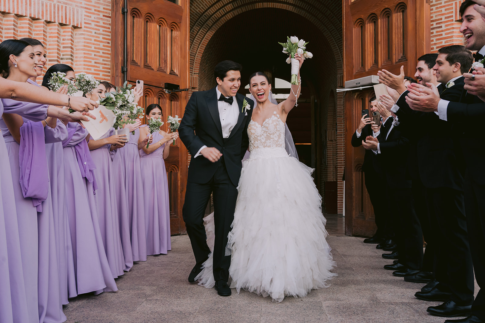 salida de novios en Parroquia Santa María de Cana